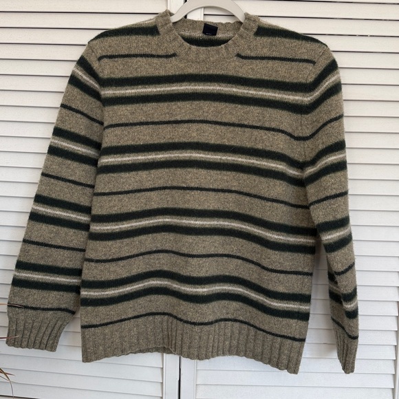 GAP Crewneck Sweater in Green and Tan Stripes. - Picture 2 of 4